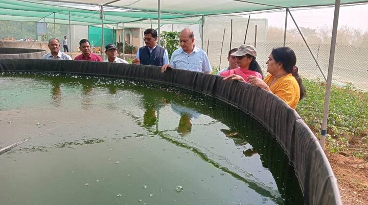 मुख्य कार्यकारी डॉ. सुवर्णा ने छत्तीसगढ़ में मछली पालन को बढ़ावा देने के लिए छत्तीसगढ़ सरकार द्वारा किये जा रहे कार्यो की तारीफ में कहा कि छत्तसीगढ़ में प्रधानमंत्री मत्स्य संपदा योजना के बेहतर क्रियान्वयन पर खुशी जाहिर की है. उन्होंनें मछली पालन के लिए छत्तीसगढ़ को मिले दो राष्ट्रीय पुरस्कार के लिए बधाई और शुभकामनाएं दी. डॉ. सुवर्णा ने कहा की यह बहुत अच्छी बात है कि छत्तीसगढ़ प्रधानमंत्री मत्स्य संपदा योजना के हर घटक पर तेजी से और वैज्ञानिक तरीके से प्रगति कर रहा है. यहा महिला समूहों द्वारा जो खुले खदानों में मत्स्य पालन का कार्य प्रेरणादायी है.