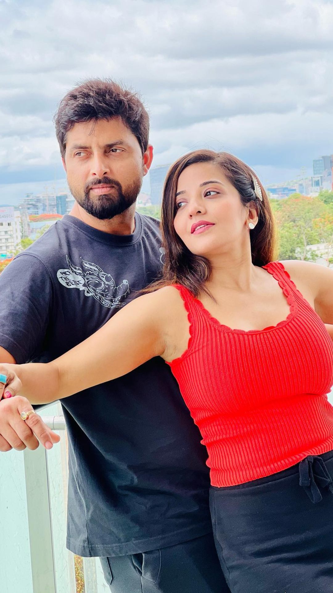 फ़िलहाल उन्होंने पति विक्रांत सिंह के साथ यादगार लम्हों की फोटोज को शेयर किया है