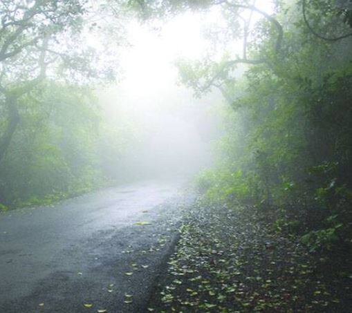 मराठवाड्यात तापमानाचा पारा दोन ते चार अंश सेल्सिअसने घसरला आहे. सध्या मराठवाड्यात आठ ते 10 अंश सेल्सिअस तापमान आहे. सात डिसेंबरपर्यंत थंडीचा जोर कायम राहणार असल्याची माहिती माणिकराव खुळे यांनी दिली आहे.