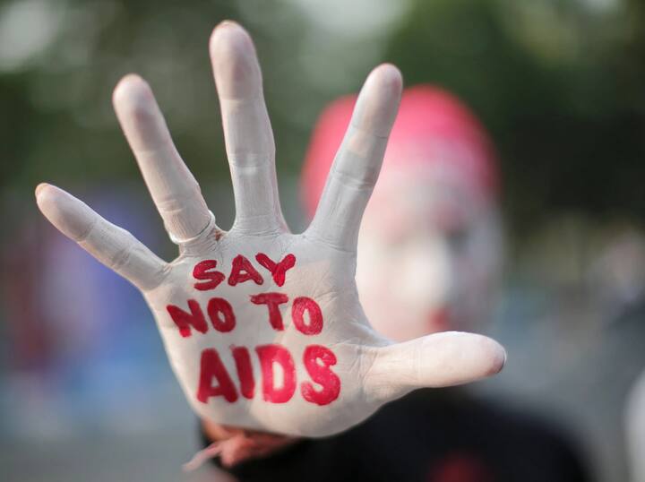 World AIDS Day 2022: Can HIV treatment prevent AIDS? Know the difference between HIV and AIDS World AIDS Day 2022 : ਕੀ HIV ਦਾ ਇਲਾਜ ਏਡਜ਼ ਨੂੰ ਰੋਕ ਸਕਦਾ ਹੈ? ਜਾਣੋ HIV ਅਤੇ AIDS ਵਿੱਚ ਅੰਤਰ 