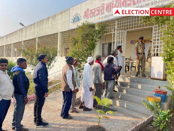 Gujarat Election 2022 Voting continues on 89 seats in first phase BJP Congress and AAP reputation at stake Gujarat Election 2022: पहले चरण की 89 सीटों पर मतदान जारी, बीजेपी, कांग्रेस और आप की प्रतिष्ठा दांव पर