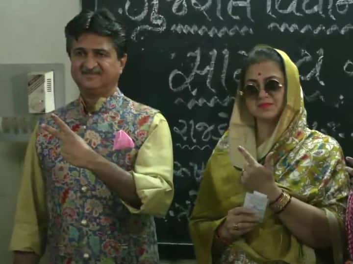Mandhatasinh Jadej Thakor Saheb and Kadambari Devi - members of the erstwhile royal family in Rajkot cast their votes. (Source: ANI)