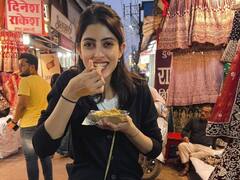 अमिताभ बच्चन की नातिन नव्या ने भोपाल में लिया स्ट्रीट फूड का जायका, फोटो देखकर फैंस बोले...