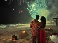 आतिशबाजी के खबूसरत नजारे के बीच एक दूसरे में डूबे नजर आए निक और प्रियंका, वायरल हुई अनदेखी तस्वीर