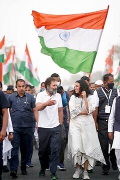 Bharat Jodo Yatra में स्वरा भास्कर ने राहुल गांधी को दिए गुलाब, इस खूबसूरत तस्वीर से आपकी नज़र नहीं हटेगी