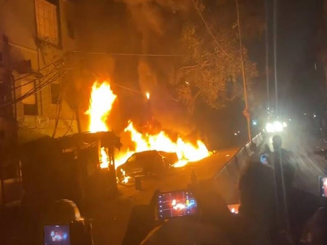 Massive Fire Breaks Out In Sadar Bazar Of Old Delhi Nearly 10 Vehicles Catch Fire Delhi: Massive Fire Breaks Out In Sadar Bazar, Nearly 10 Vehicles Gutted