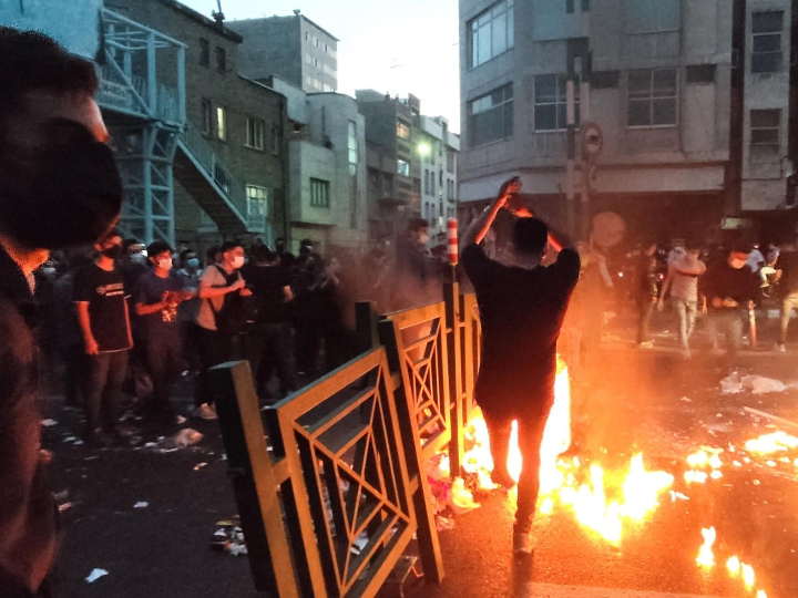 फुटबॉल विश्वकप से बाहर हुई ईरान की टीम, हार का जश्न मनाने वाले को सुरक्षाबलों ने मारी गोली