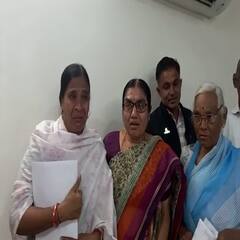 Photo: सावकाराने लाटलेल्या जळगावातील शेतकऱ्यांच्या 100 एकर जमिनी परत