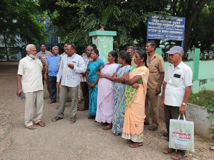 சேலத்தில் ஊதிய உயர்வு, அவுட்சோர்ஸிங்  முறையை கைவிடக் கோரி  மின்வாரிய ஊழியர்கள் ஆர்ப்பாட்டம்