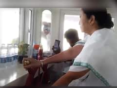 బోటు నడిపిన సీఎం మమతా బెనర్జీ- వైరల్ వీడియో!