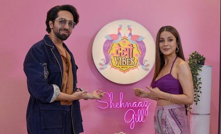 সম্প্রতি শেহনাজের টক শো-তে হাজির হন আয়ুষ্মান খুরানা। তাঁর সামনেই মনের কথা উজার করে দেন শেহনাজ। সিদ্ধার্থের চলে যাওয়ার প্রসঙ্গও উঠে আসে তাতে।