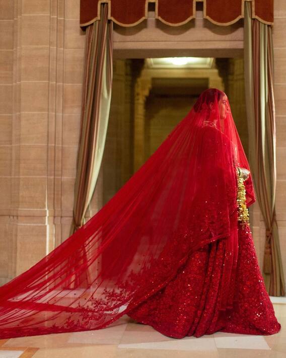 Priyanka Chopra Nick Jonas Anniversary: परियों की कहानी जैसी थी प्रियंका-निक की शादी, यकीन नहीं आता तो देखें खूबसूरत तस्वीरें