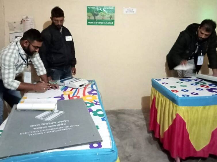 48.8 percent voting in Gujarat election till 3 o'clock Gujarat Election:  அனல் பறக்கும் குஜராத் தேர்தலில் 3 மணி வரை  வாக்குப்பதிவு நிலவரம் என்ன..?