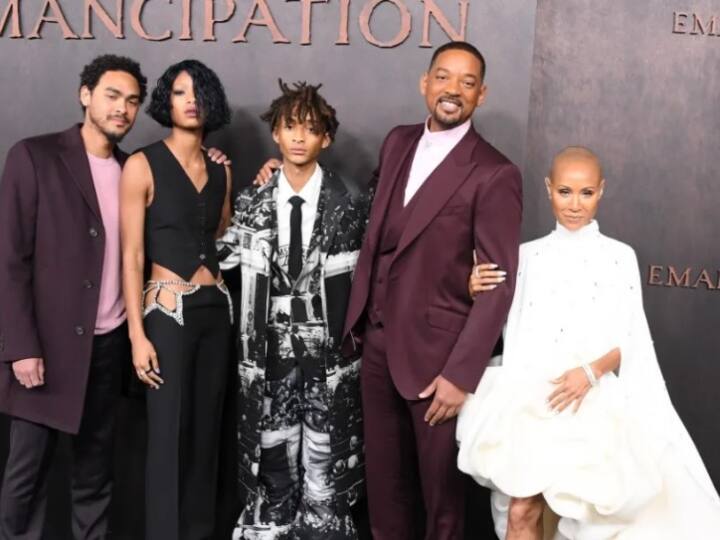 Will Smith appeared on the red carpet with wife Jada Pinkett and children for the first time after the Oscar controversy for Emancipation Premiere Emancipation Premiere: ऑस्कर विवाद के बाद पहली बार पत्नी और बच्चों संग रेड कार्पेट पर नजर आए Will Smith