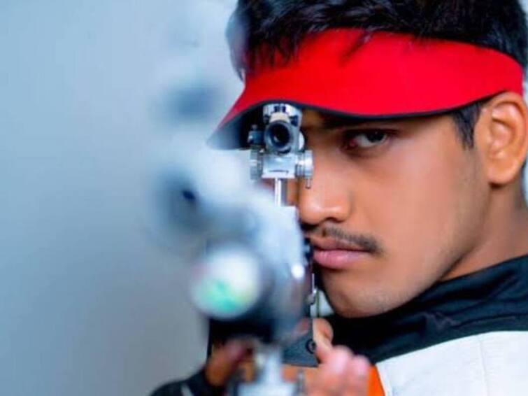 bagged the gold medal in Men's 10m Air Rifle at the ongoing ISSF President's Cup in Cairo Egypt ISSF President's Cup: சர்வதேச துப்பாக்கிச் சுடுதல் போட்டியில் தங்கம் வென்ற இளம் இந்திய வீரர் ருத்ராக்‌ஷ் பட்டீல்