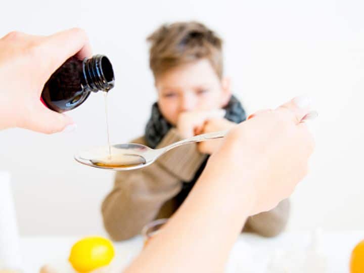 Cough Syrup Side Effects: क्या आपके भी कफ सिरप में है ये खतरनाक चीज, अगर हां! तो बच्चों से रखें दूर