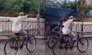 Viral Video: ਪੰਛੀਆਂ ਦੀ ਤਰ੍ਹਾਂ ਹਵਾ 'ਚ ਉੱਡ ਰਿਹਾ ਬਜ਼ੁਰਗ, ਸਾਈਕਲ 'ਤੇ ਕਾਰਨਾਮਾ ਦਿਖਾਉਣ ਦਾ ਵੀਡੀਓ ਵਾਇਰਲ