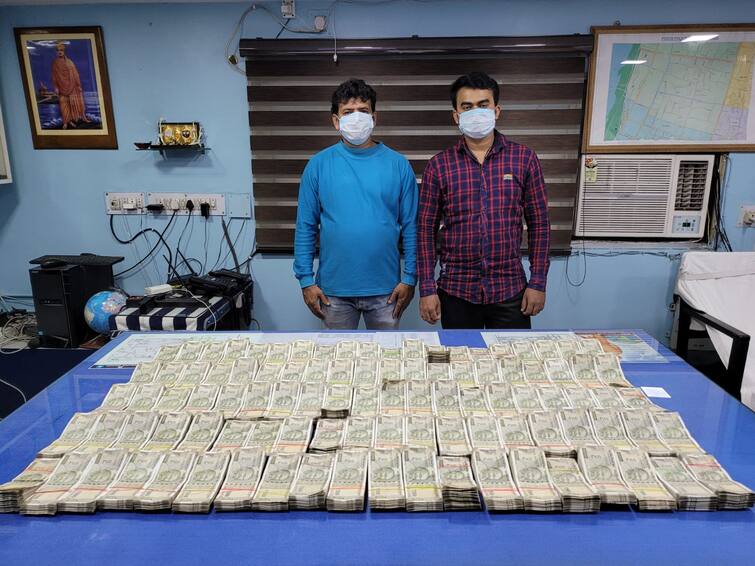 Kolkata posta money recovered from a father and son Money Recovered: কলকাতায় ফের ‘যকের ধন'! বাবা-ছেলের কাছ থেকে উদ্ধার বিপুল পরিমাণ টাকা