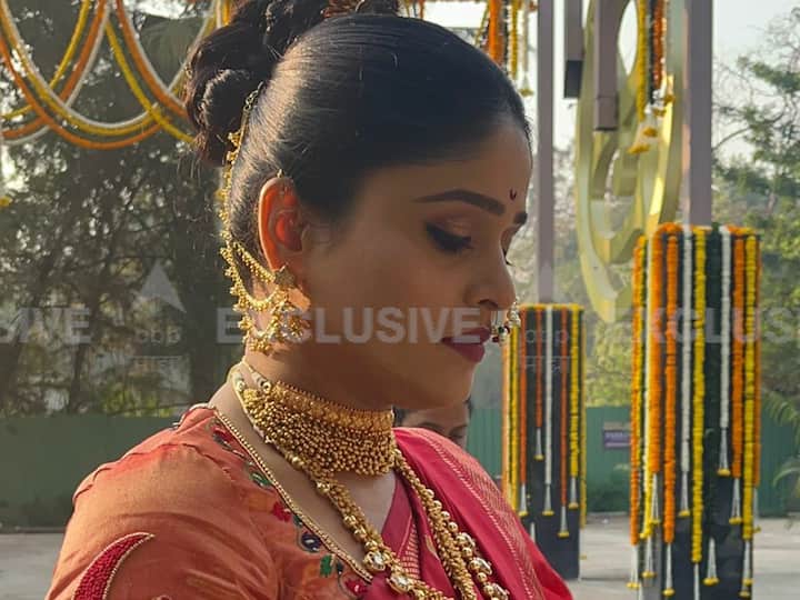 नऊवारी साडी, हिरवा चुडा आणि साजश्रृंगार असा अक्षया देवधरचा नववधू साज आहे.