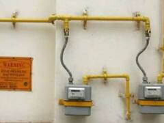 ग्रेटर नोएडा की सोसाइटी में 3 घंटे बाद फिर शुरू हुई पीएनजी सप्लाई, परेशान लोगों को रेस्टोरेंट में भी नहीं मिला खाना