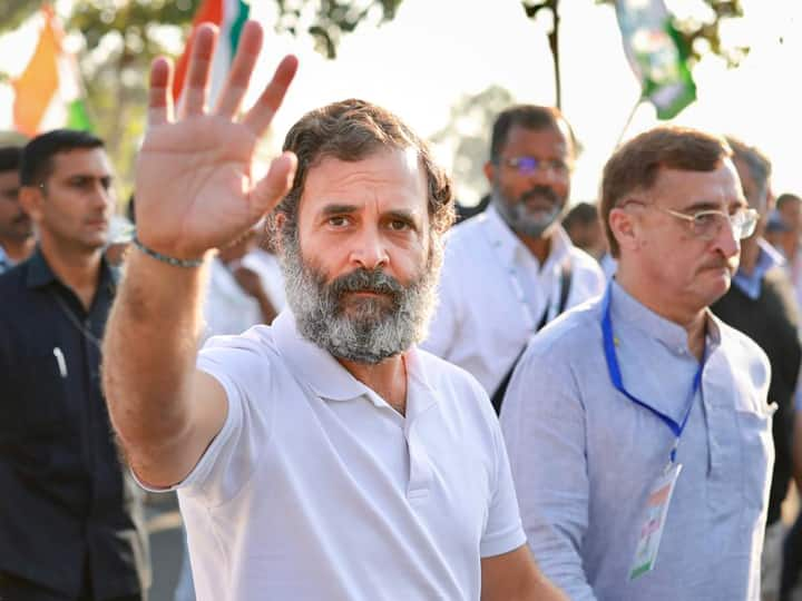 Slogans of 'Modi-Modi' raised in Bharat Jodo Yatra, Rahul Gandhi gave flying kiss to people, video viral ભારત જોડો યાત્રામાં 'મોદી-મોદી'ના નારા લાગ્યા, રાહુલ ગાંધીએ લોકોને ફ્લાઈંગ Kiss આપી, વીડિયો વાયરલ