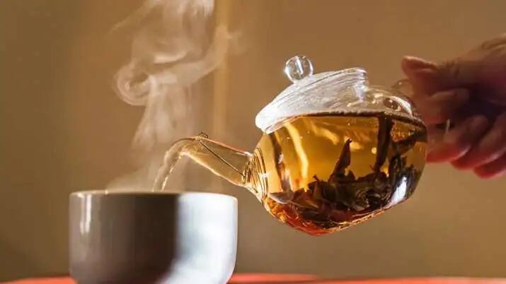 World Most Expensive Tea : ਸੋਨੇ ਤੋਂ ਵੀ ਮਹਿੰਗੀ ਮਿਲਦੀ ਇਹ ਚਾਹ, ਪੀਣ ਲਈ ਅਦਾ ਕਰਨੇ ਪੈਣਗੇ ਲੱਖਾਂ ਰੁਪਏ World Most Expensive Tea: This tea is more expensive than gold, you have to pay lakhs of rupees to drink it World Most Expensive Tea : ਸੋਨੇ ਤੋਂ ਵੀ ਮਹਿੰਗੀ ਮਿਲਦੀ ਇਹ ਚਾਹ, ਪੀਣ ਲਈ ਅਦਾ ਕਰਨੇ ਪੈਣਗੇ ਲੱਖਾਂ ਰੁਪਏ