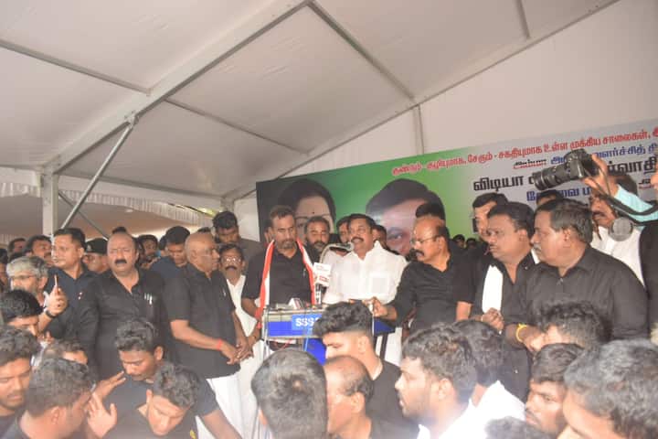 Scores of AIADMK members took part in the strike. The LoP and party's interim general secretary Edappadi K Palaniswami was also part of the hunger strike