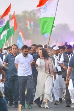 Bharat Jodo Yatra: రాహుల్ గాంధీకి రోజా పూలు ఇచ్చిన హీరోయిన్