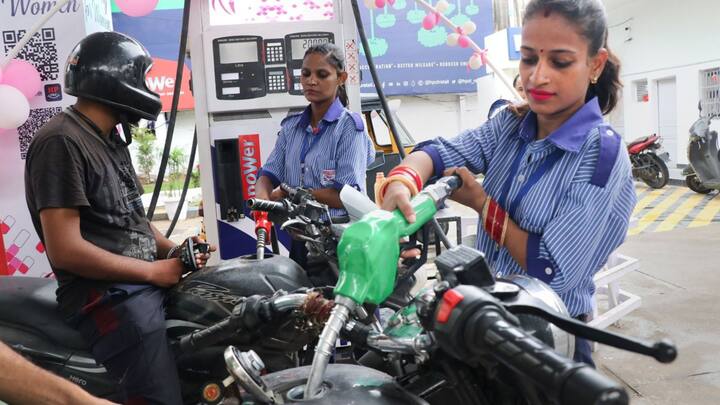 Petrol Diesel Price  Today  Update: এই মুহূর্তে সারা দেশের একাধিক শহরে ডিজেলের দাম ৯০ টাকার নিচে, কোথাও আবার পেট্রোলের দাম ১০০-র নিচে। আজ পেট্রোল-ডিজেলের কী দাম সারা দেশে ?