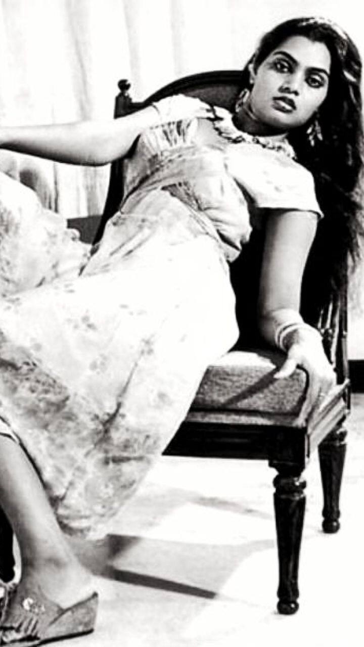 இவர் நடித்த வண்டிச்சக்கரம் படம் மூலம் சில்க் என்ற பட்டப்பெயரைப் பெற்றார்