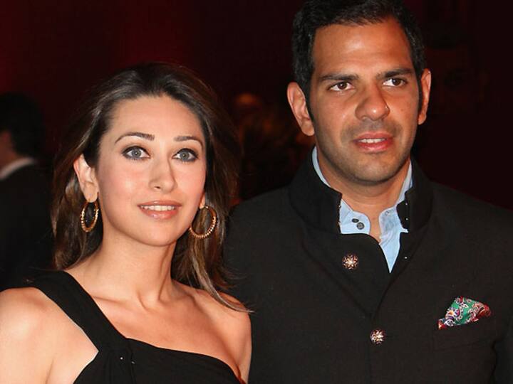 करिश्मा कपूर और उनके एक्स हस्बेंड संजय कपूर लंबे समय तक कड़वी लड़ाई में सालों तक उलझे रहे. हालांकि रिपोर्ट्स के मुताबिक, बाद में कोर्ट के बाहर दोनों ने आपसी समझौते से अपने रिश्ते को खत्म किया. कोर्ट ने इनके दोनों बच्चों की कस्टडी एक्ट्रेस के पास दी, जबकि संजय को उनसे मुलाकात का अधिकार दिया.