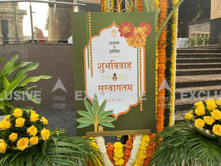 केळीचे खांब, फुलांनी राणादा आणि पाठकबाईंच्या लग्नाचा मंडप सजला आहे.