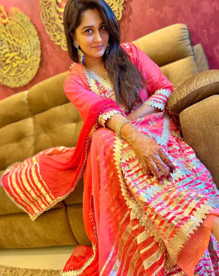 ਈਦ ਤੋਂ ਲੈ ਕੇ ਦੀਵਾਲੀ ਤੱਕ... ਦੀਪਿਕਾ ਕੱਕੜ ਵਿਆਹ ਤੋਂ ਬਾਅਦ ਹਰ ਤਿਉਹਾਰ ਬਹੁਤ ਧੂਮ-ਧਾਮ ਨਾਲ ਮਨਾਉਂਦੀ ਨਜ਼ਰ ਆ ਰਹੀ ਹੈ।
