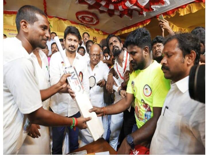 Madurai: Udayanidhi Stalin provided welfare assistance to cricketers in Madurai TNN வருங்காலத்தை வழிநடத்த உள்ள உதயநிதி ஸ்டாலின்  - கிரிக்கெட் விழாவில் அமைச்சர் மூர்த்தி பேச்சு