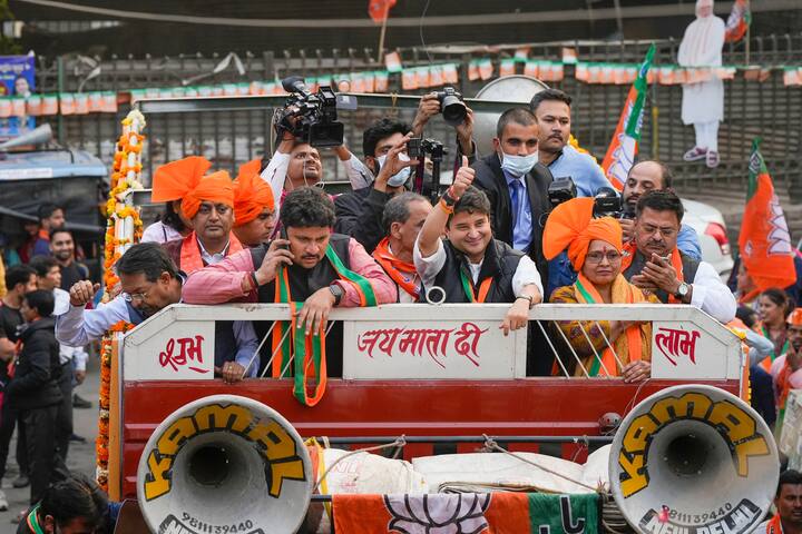 Both the AAP and the BJP have expressed confidence that they will win a majority in the MCD elections.(Source: PTI)