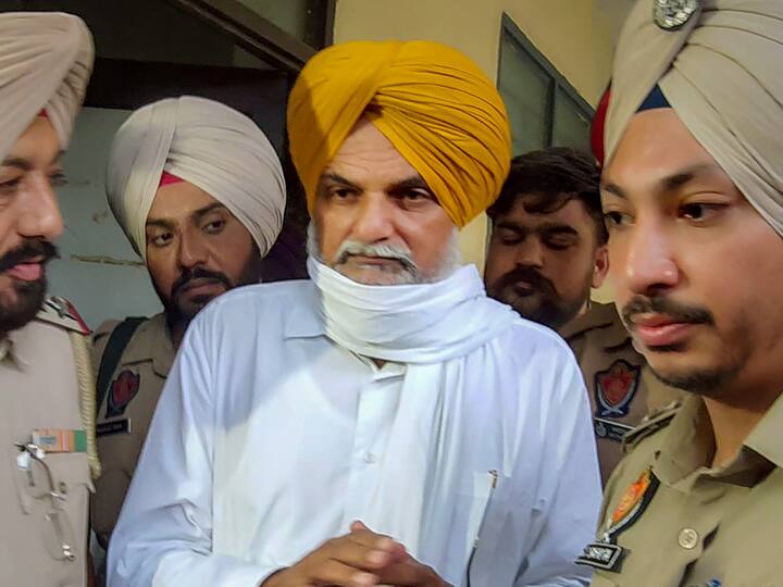 Moosewala Father Welcomes Detention Of Gangster Goldy Brar In US Moosewala's Father Welcomes Detention Of Gangster Goldy Brar In US