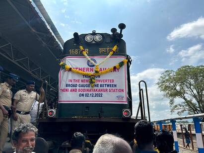Theni-Bodi new railway line tested with a modern coach TNN தேனி - போடி புதிய ரயில் பாதையில் நவீன ரயில் பெட்டியுடன் சோதனை - மக்களுக்கு ரயில்வே விடுத்த எச்சரிக்கை