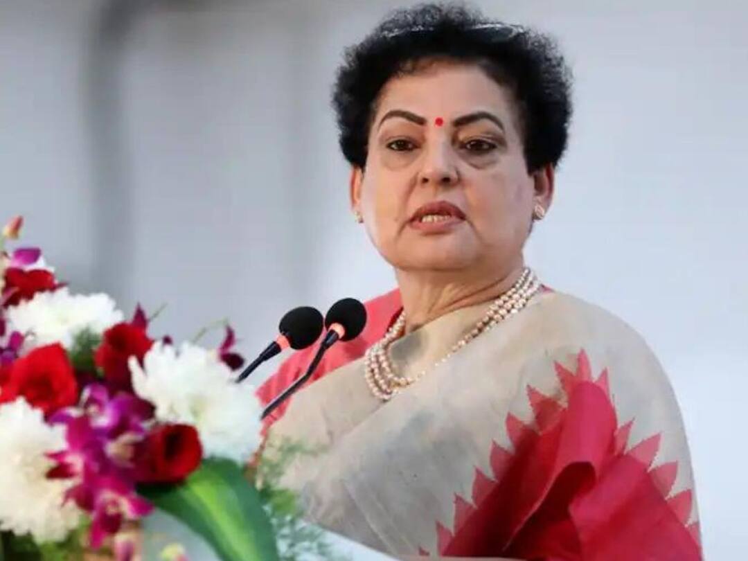 பெண் ஊழியரிடம் தகாதமுறையில் நடந்துகொண்ட நீதிபதி..கொதித்தெழுந்த தேசிய பெண்கள் ஆணையம்..