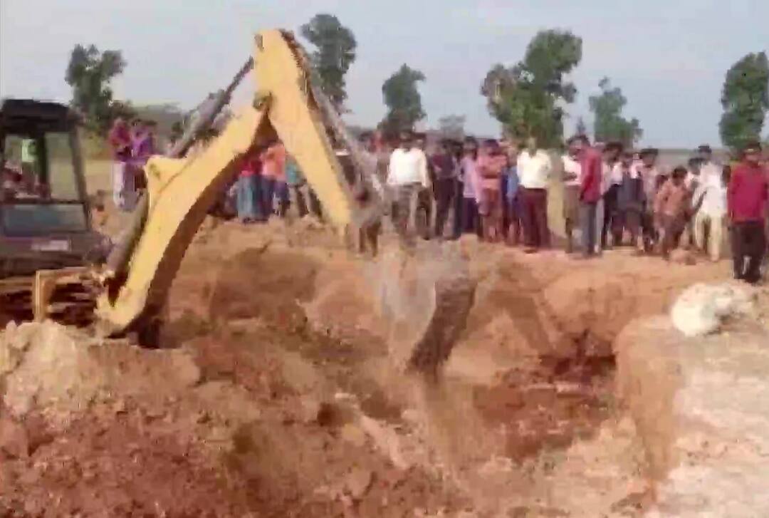 Chhattisgarh: Seven Dead After Limestone Mine Collapses In Bastar, Several Buried Under Debris Chhattisgarh many Killed While Extracting Limestone Bastar Maalgaon village Nagarnar police station Chhattisgarh: Seven Dead After Limestone Mine Collapses In Bastar, Several Buried Under Debris