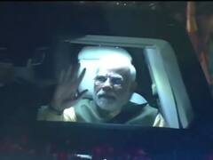 3 विधानसभाओं से होकर गुजरे पीएम मोदी, रोड शो के बीच भद्रकाली मंदिर भी पहुंचे