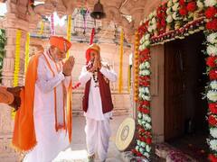 Gujarat Election 2022: अहमदाबाद में रोड शो करने से पहले पीएम मोदी ने की भद्रकाली मंदिर में पूजा, देखें तस्वीरें