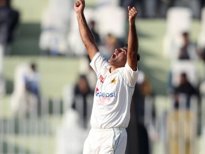 PAK vs ENG Pakistani bowler Zahid Mahmood become first bowler gave most runs in test debut PAK vs ENG: पाकिस्तान के ज़ाहिद महमूद के नाम दर्ज हुआ शर्मनाम रिकॉर्ड, टेस्ट डेब्यू में खर्च किए सर्वाधिक रन