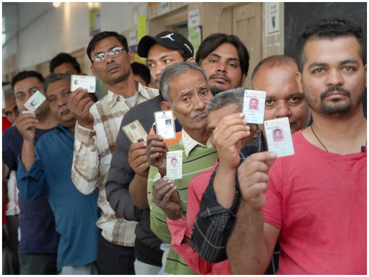 गुजरात में पहले चरण में हुआ 62.89% मतदान, पिछली बार के मुकाबले 4 फीसदी कम, देखिए जिलेवार आंकड़े Gujarat Election First Phase Voting 62.89 percentage polling 4 percentage less 2017 election voting गुजरात में पहले चरण में हुआ 62.89% मतदान, पिछली बार के मुकाबले 4 फीसदी कम, देखिए जिलेवार आंकड़े