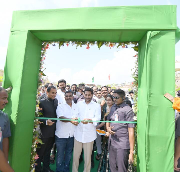 వైయస్ఆర్ జిల్లా పార్నపల్లి రిజర్వాయర్ లో బోటింగ్ జెట్టీని ప్రారంభించిన సీఎం వైయస్ జగన్.