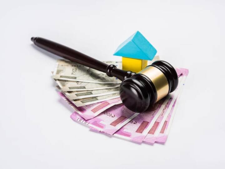 Tenancy laws: किरायेदार कमरा नहीं करता है खाली तो भरना होगा 4 गुना जुर्माना, जानिए क्या है नियम Tenancy laws Rented room does not vacate then 4 guna fine of rent will have to be paid know rule Tenancy laws: किरायेदार कमरा नहीं करता है खाली तो भरना होगा 4 गुना जुर्माना, जानिए क्या है नियम