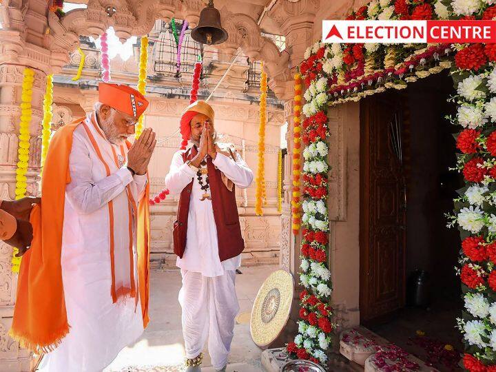 Gujarat Election 2022: प्रधानमंत्री नरेंद्र मोदी ने अहमदाबाद में रोड शो करने से पहले भद्रकाली मंदिर में पूजा-अर्चना की. पीएम मोदी को देखने के लिए वहीं भारी भीड़ जुटी.