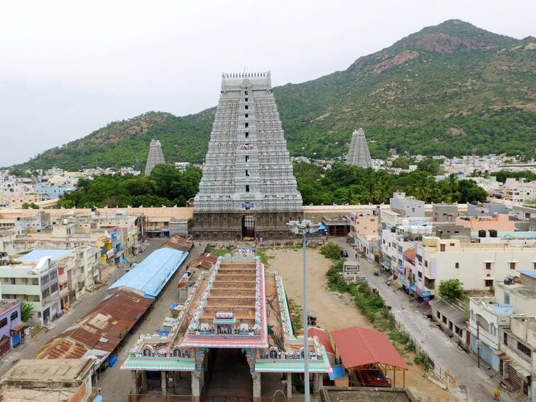 Karthigai Deepam: Thiruvannamalai Mahadeepam Festival; Only 2500 people who come first are allowed New conditions for devotees Karthigai Deepam: மகா தீபத்துக்கு மலையேறப்போறீங்களா? - திருவண்ணாமலை ஆட்சியர் விதித்த அதிரடி கட்டுப்பாடுகள்!