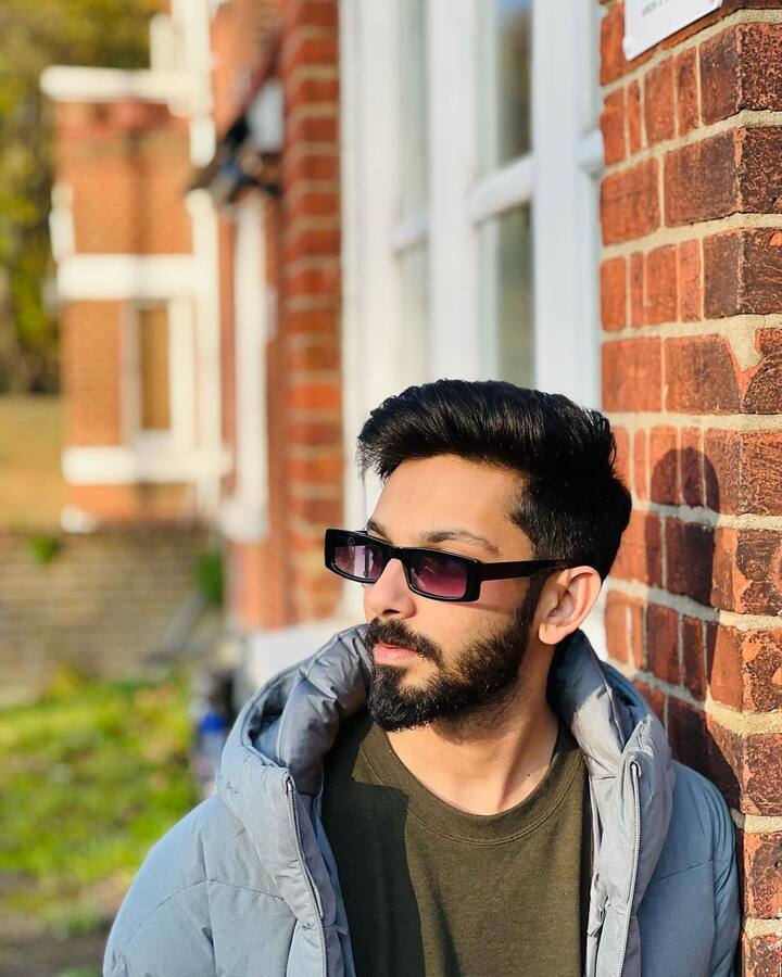 இந்திய திரைப்பட இசையமைப்பாளராகவும் பின்னணிப் பாடகராகவும் கலக்கி வருபவர் அனிருத்.