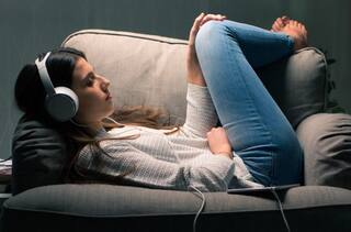 Music While Sleeping : ਗਾਣਾ ਸੁਣਦੇ-ਸੁਣਦੇ ਸੌਣਾ ਸਹੀ ਜਾਂ ਗਲਤ ? ਅਧਿਐਨ 'ਚ ਲੱਗਾ ਪਤਾ 