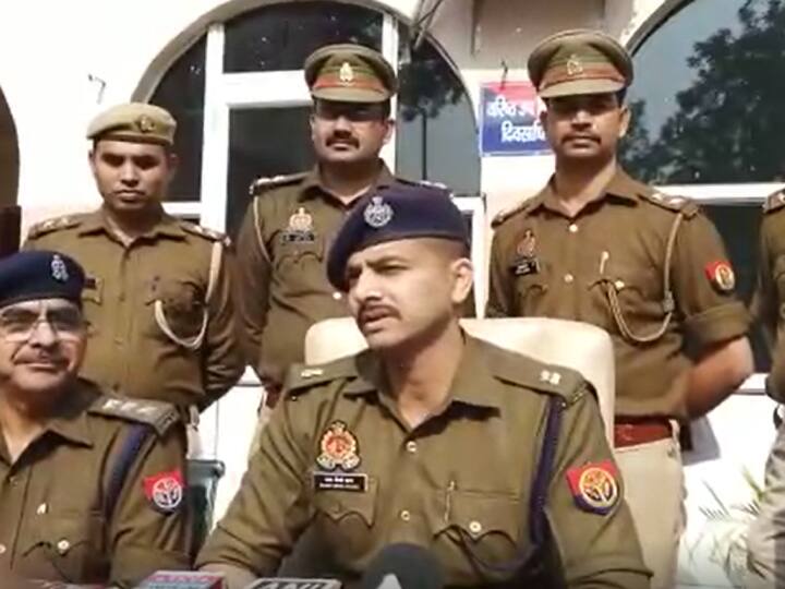 Greater Noida News To hide his girlfriend identity lover killed his friend police arrested ANN Greater Noida Crime: गर्लफ्रैंड के साथ भागने के लिए शख्स ने महिला दोस्त की कर दी हत्या, बाद में चेहरा भी जलाया